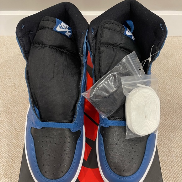 DS 100% Authentic Nike Air Jordan 1 High OG Dark Marina size 10 Mens - Picture 6 of 6